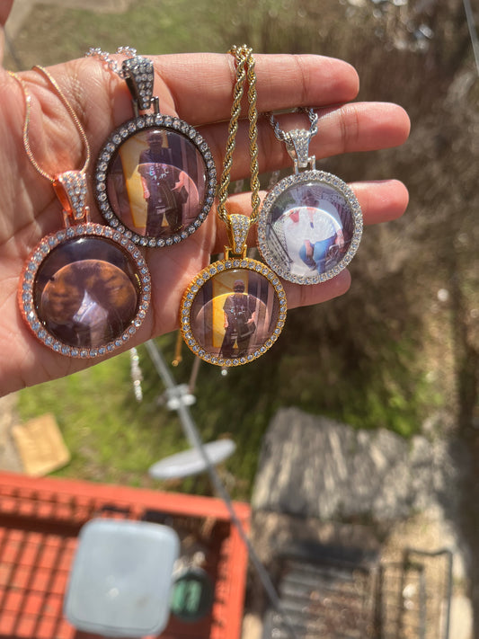 Circle picture necklaces